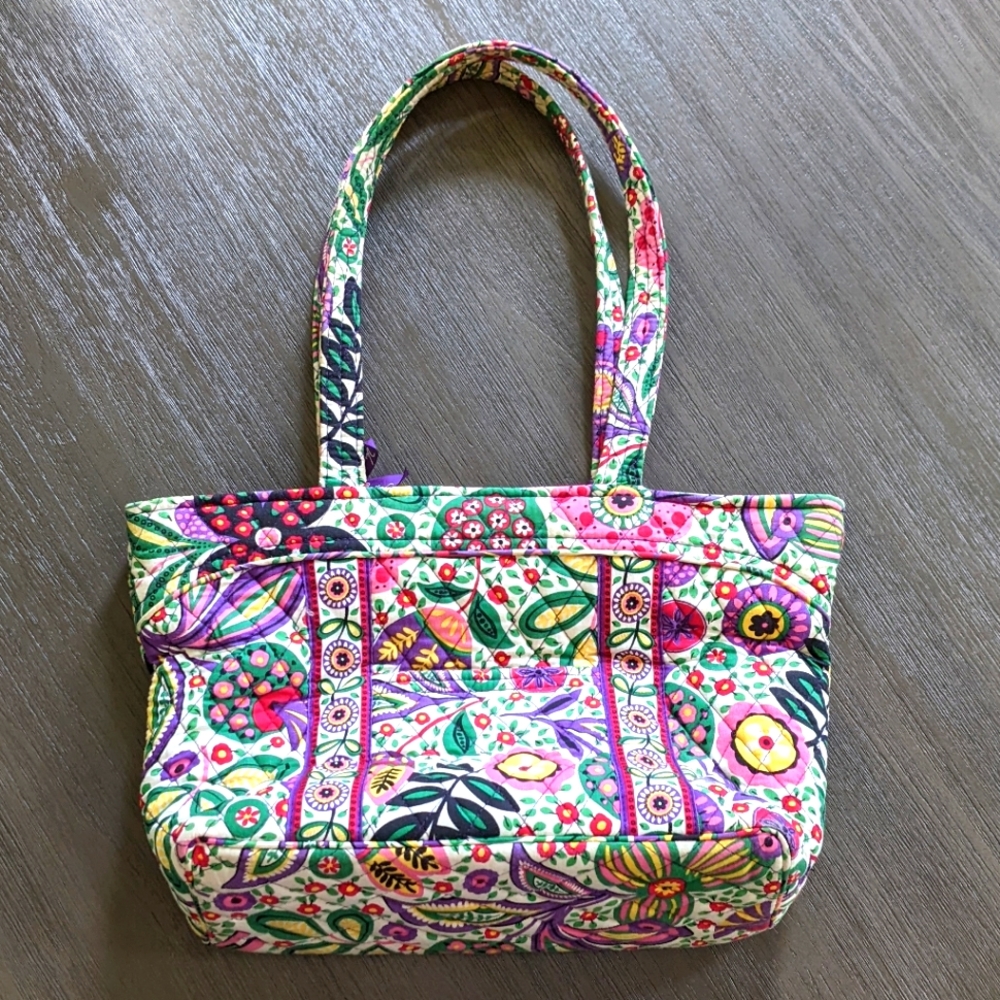 VERA BRADLEY Retired Viva la Vera Floral Quilted Cloth Purse